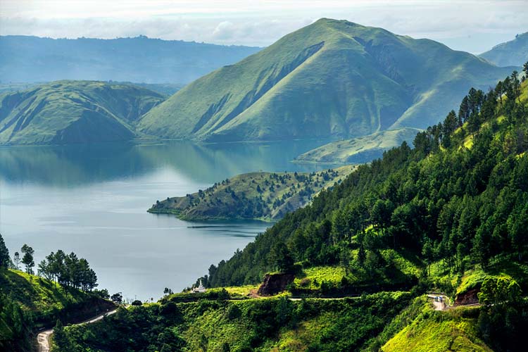 tempat wisata di medan danau toba