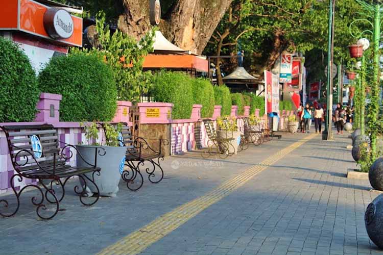 tempat wisata di medan merdeka walk